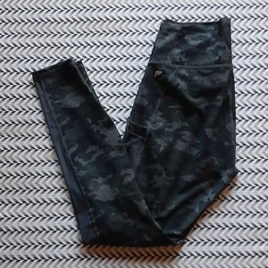 Fabletics Powerhold camo leggings - SMALL